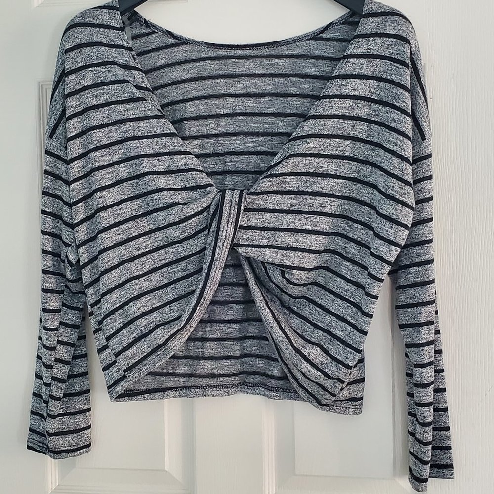 NWT Olivia Rae twist detail sweater M